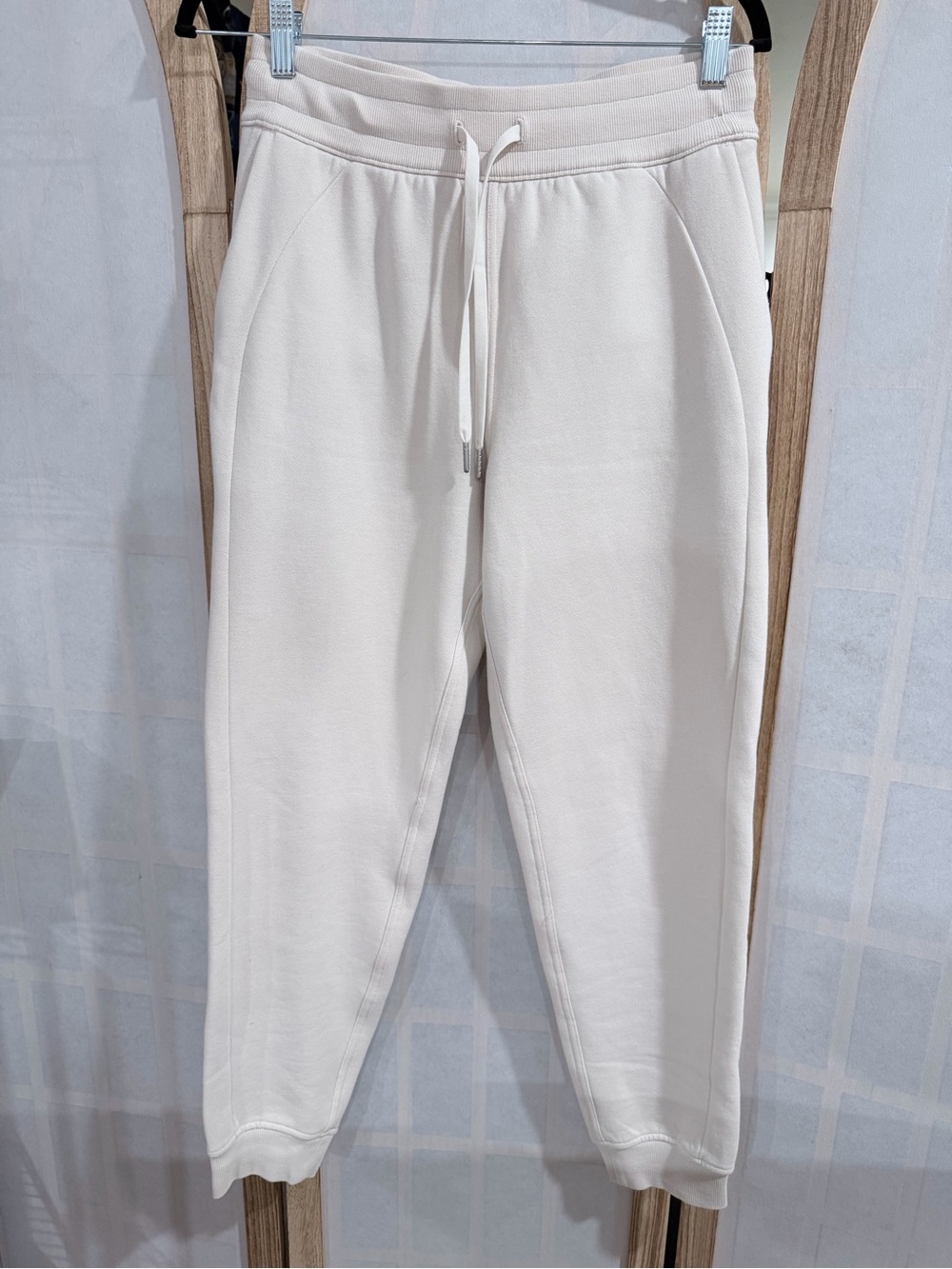 Lululemon Jogger Pants, new w/o tag, size 6